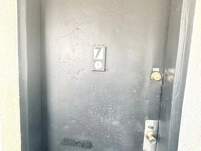 704 Cordova Dr #7 — Photo 3
