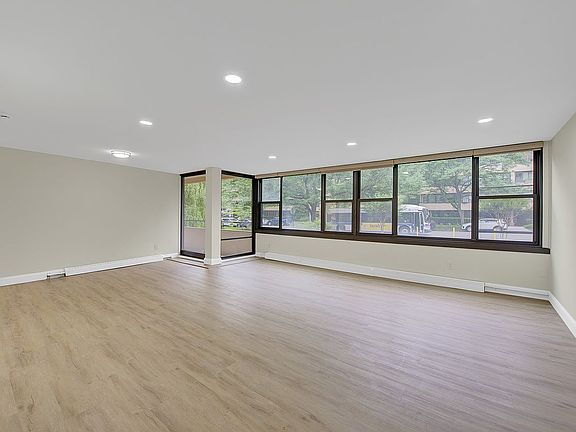 5th image of 16610 Powells Cove Blvd APT 2C