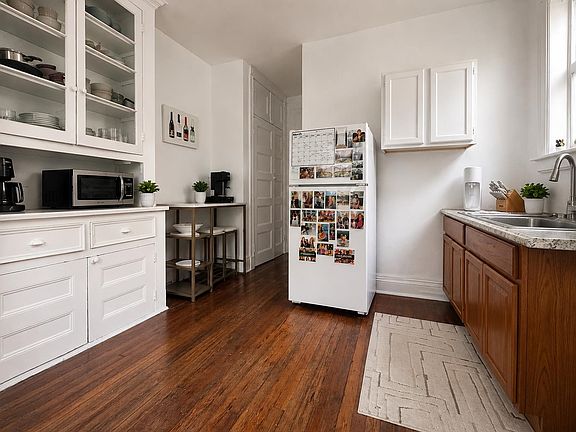 2nd image of 1021 Park Ave APT 2L