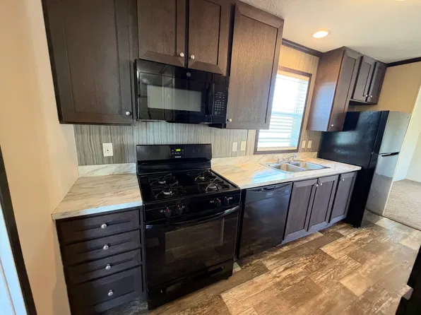 172 Birch Ave #172, Highland, MI 48357