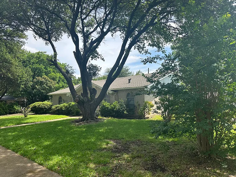1440 Wind Cave Cir — Photo 2