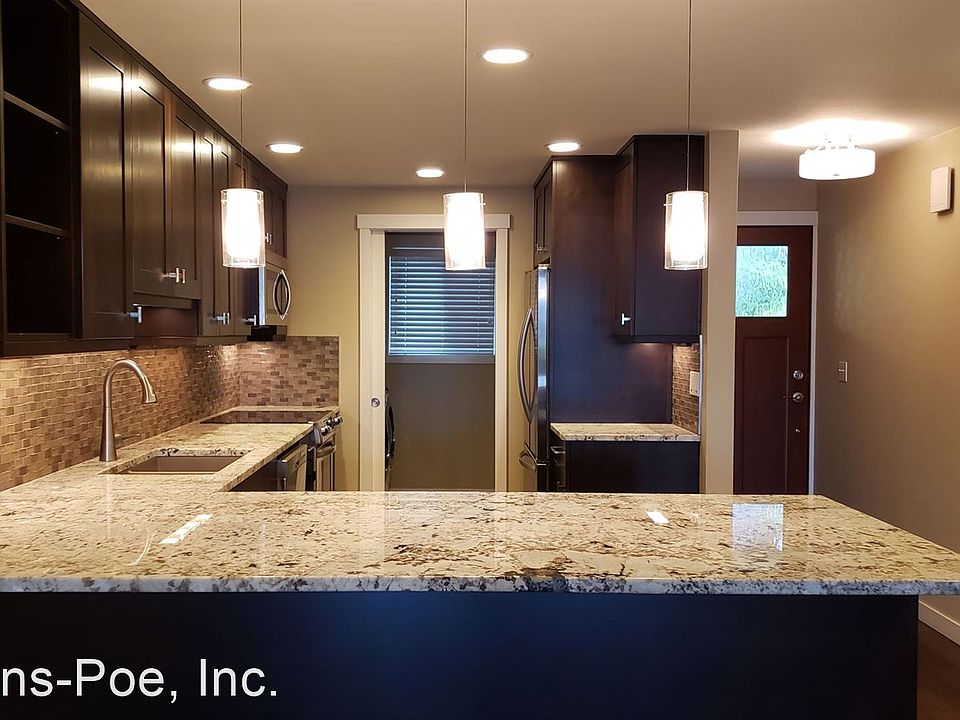 1st image of 7517 Soundview Dr
