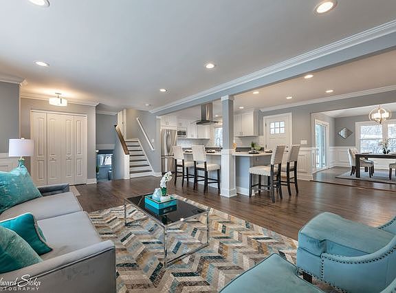 4th image of 518 Deerpath Ct