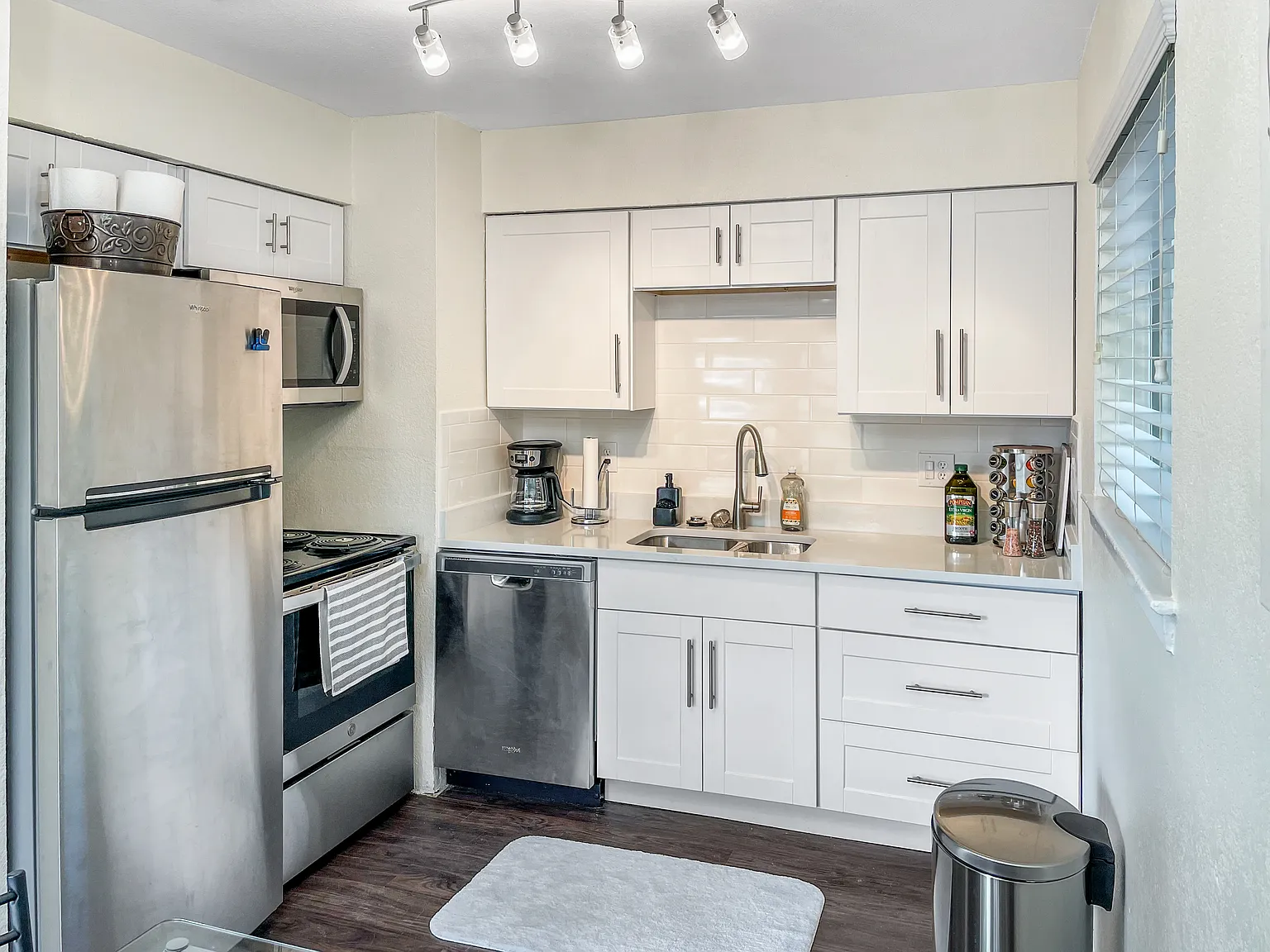 6100 Calmar Cove — Photo 4