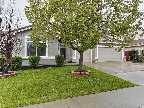3rd image of 222 Saint Tropez Ln