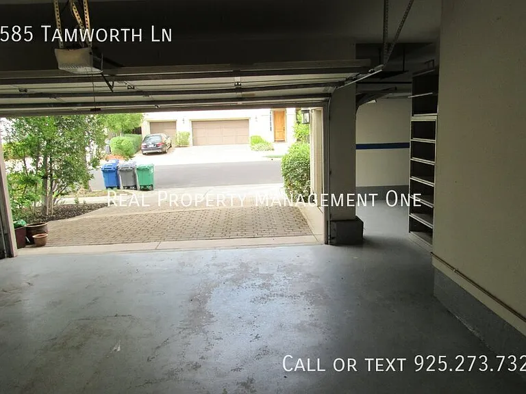 2585 Tamworth Ln — Photo 32