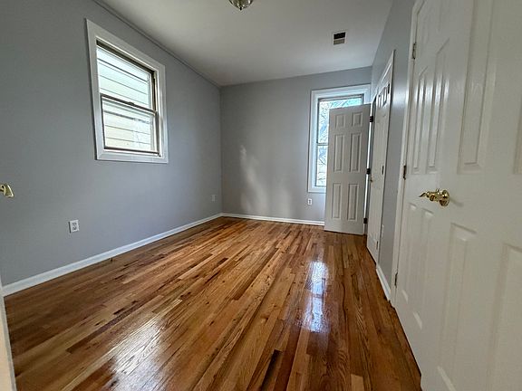 4th image of 50 Gates Ave #3