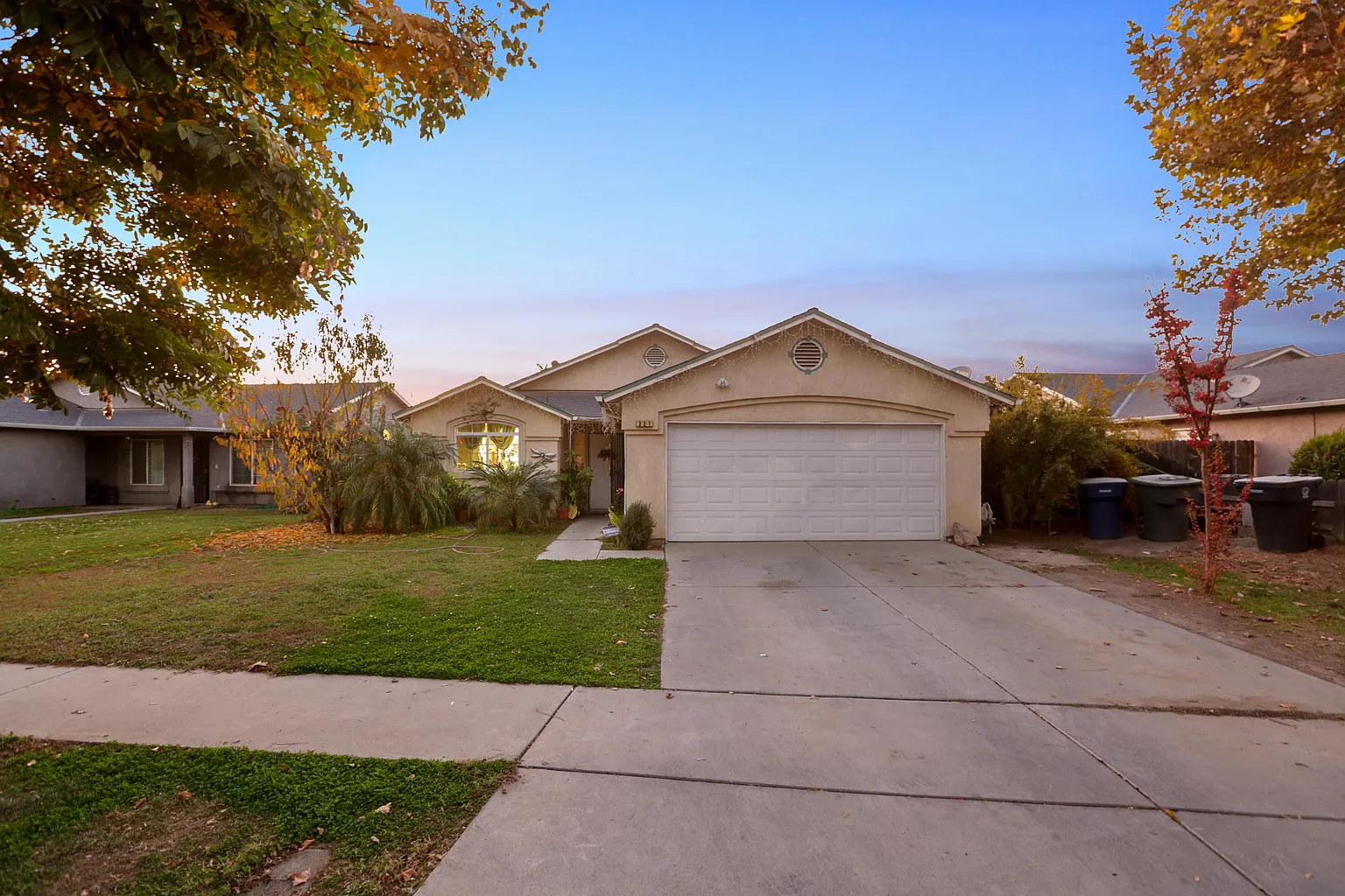 221 Yellowstone St photo 1