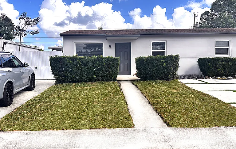 721 N 68th Ter — Photo 14
