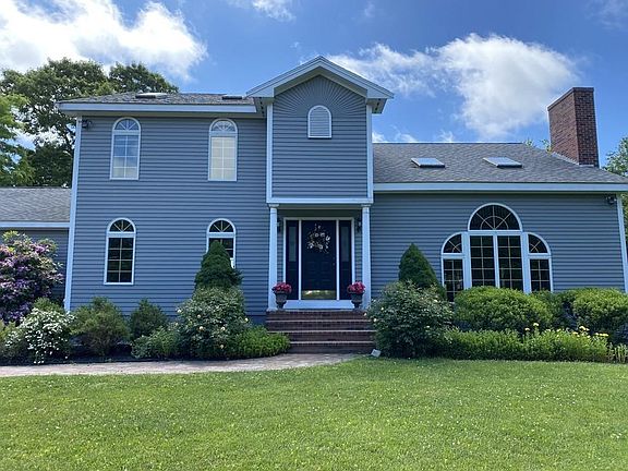 3rd image of 4 Vineyard Ln