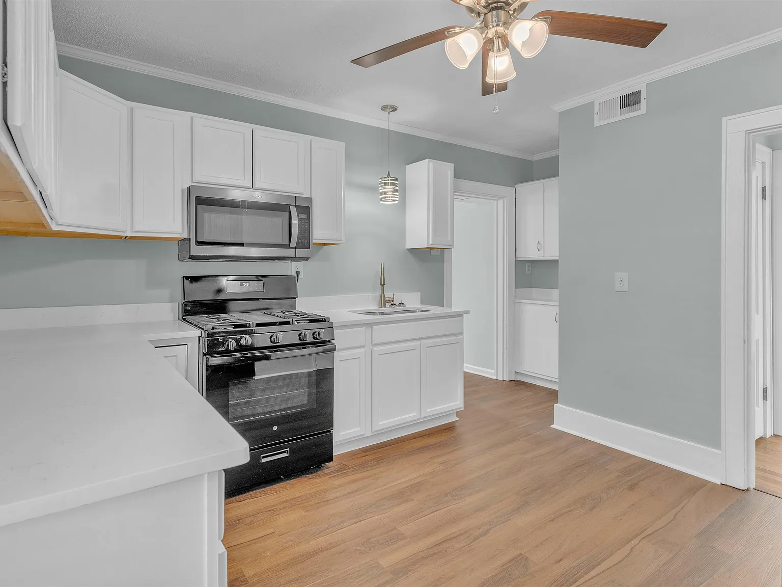 2 bed, 1.0 bath, 939 sqft, $1,295 — Photo 4