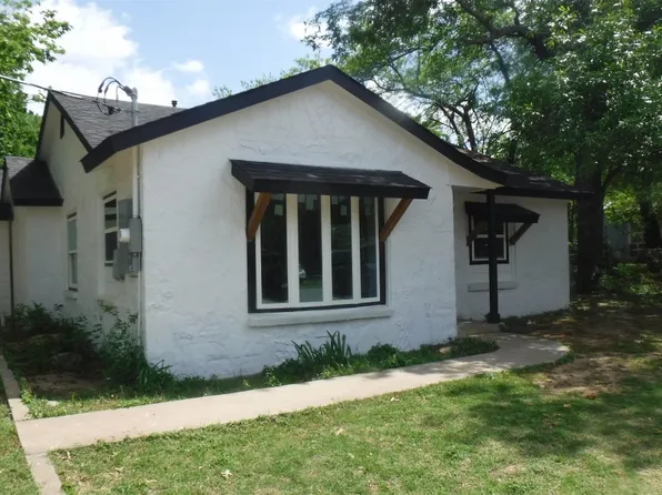 306 Young St, Nocona, TX 76255