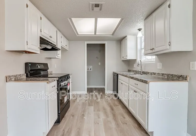 4713 Love Dr — Photo 11