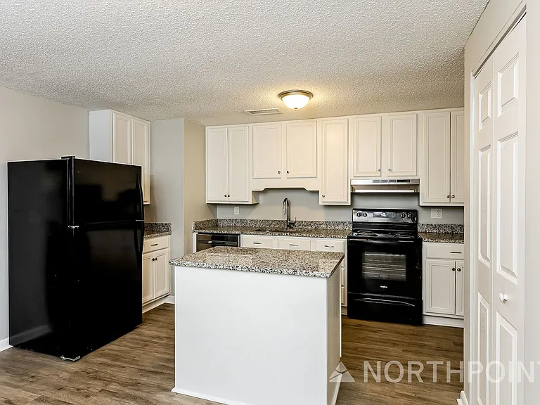 8326 Walden Rd E — Photo 3