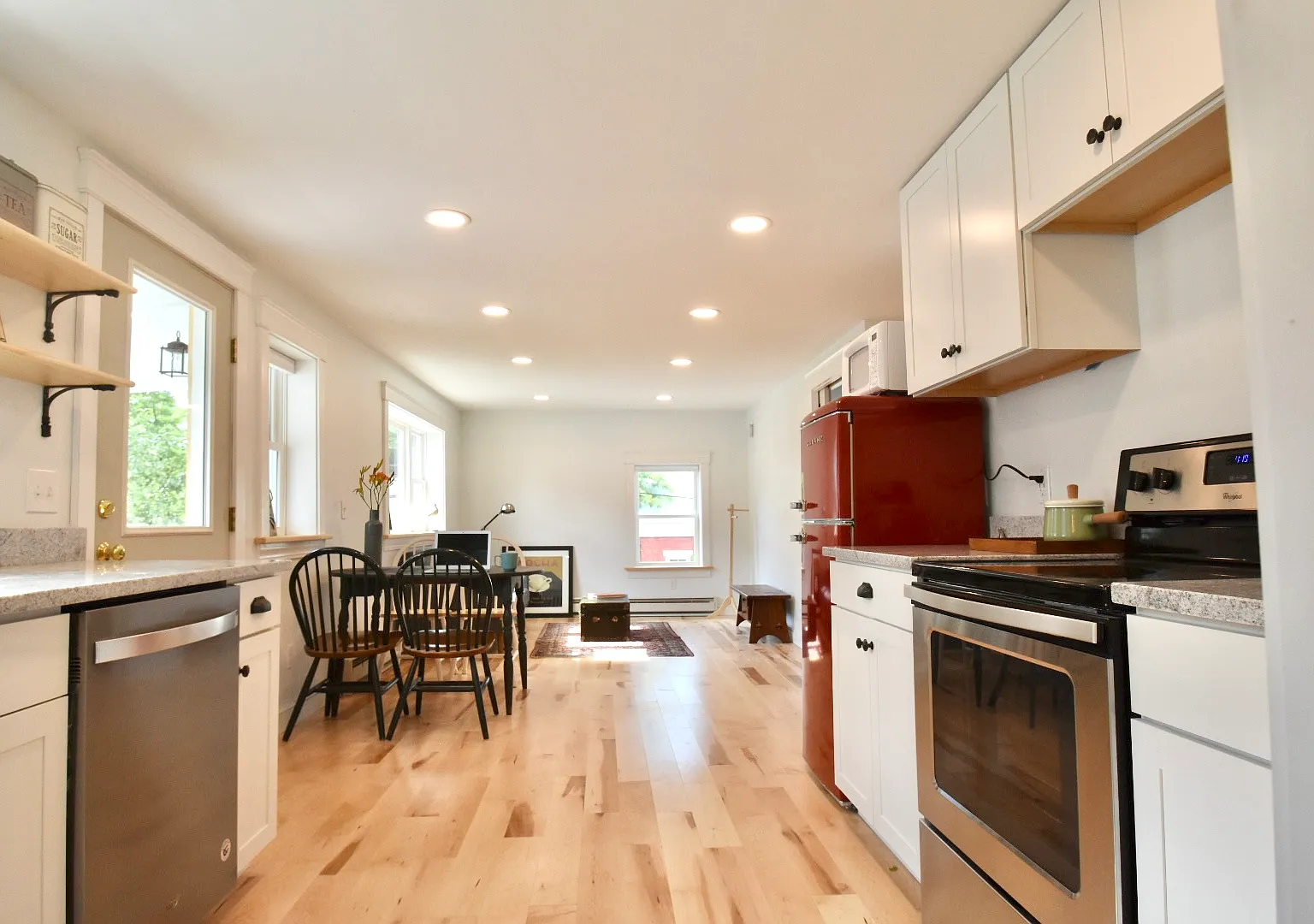 2 bed, 850 sqft, $2,400 — Photo 4