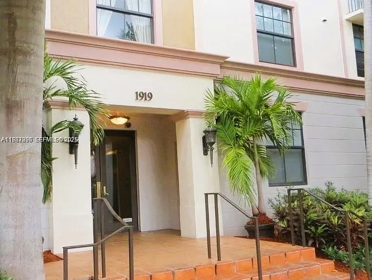 1919 Van Buren St #111A — Photo 15