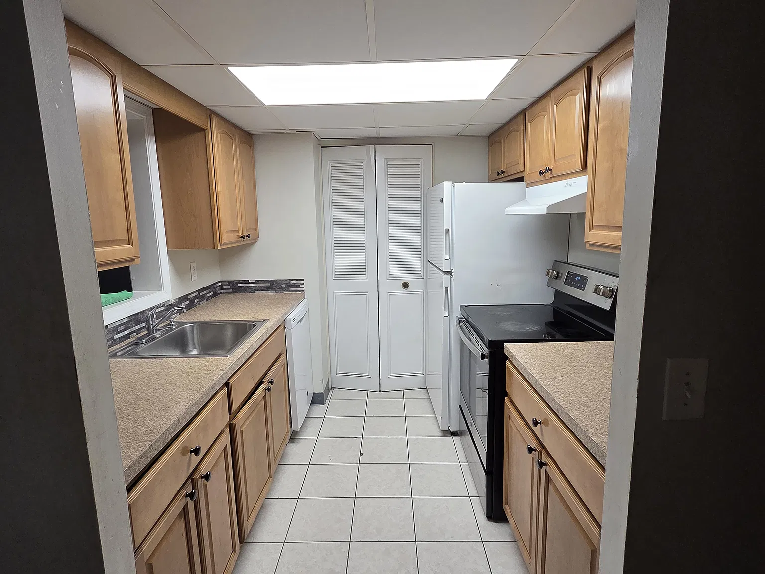 2 bed, 1.5 bath, 978 sqft, $2,400 — Photo 2