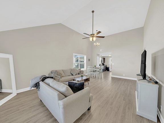 5th image of 874 Lutz Ln