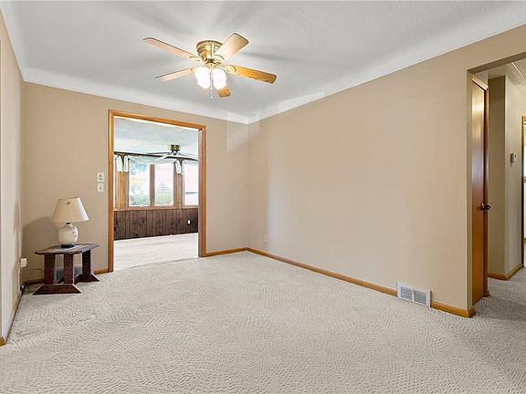 4th image of 29499 Vinewood Dr