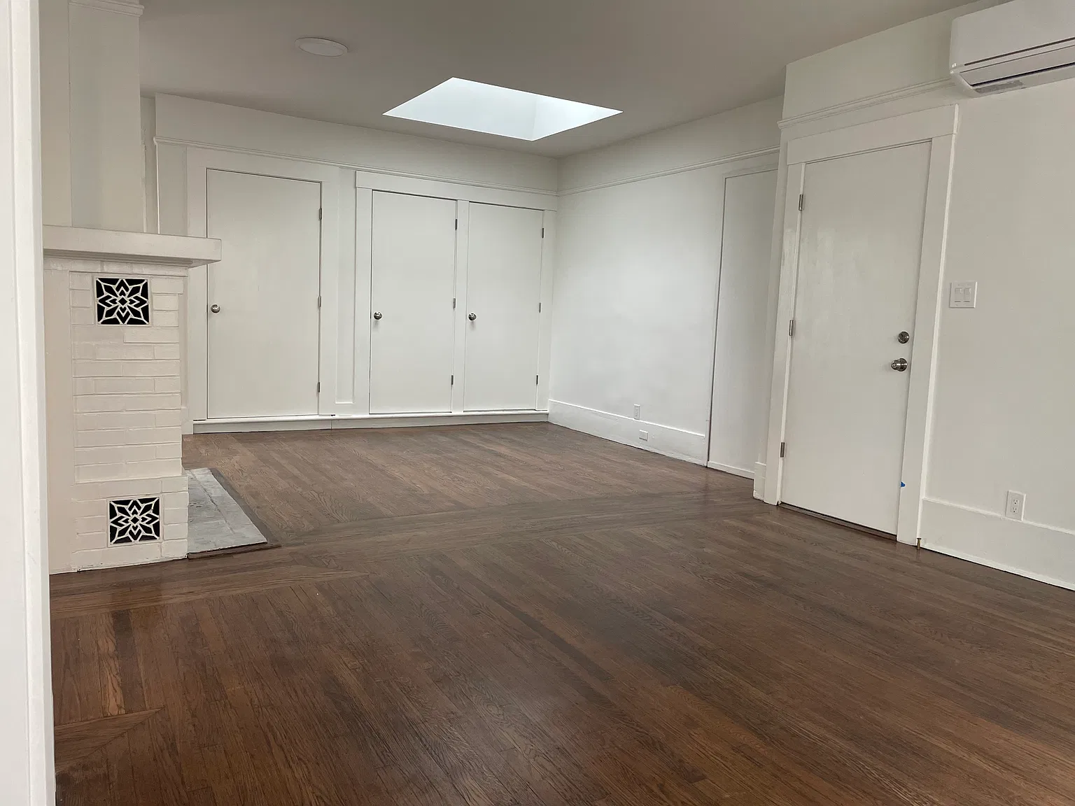 1 bed, 735 sqft, $4,295 — Photo 3