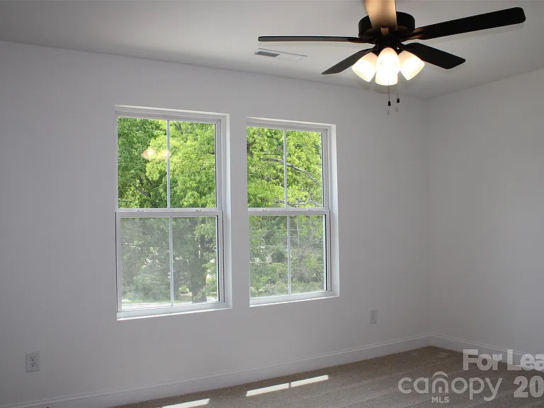 574 W Park Ave #A — Photo 10