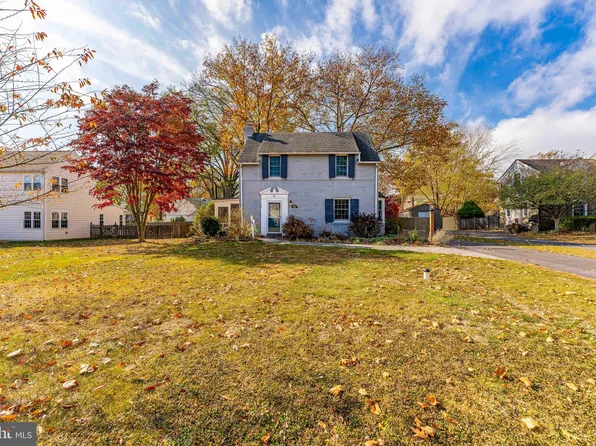 413 Golfview Rd, Wallingford, PA 19086