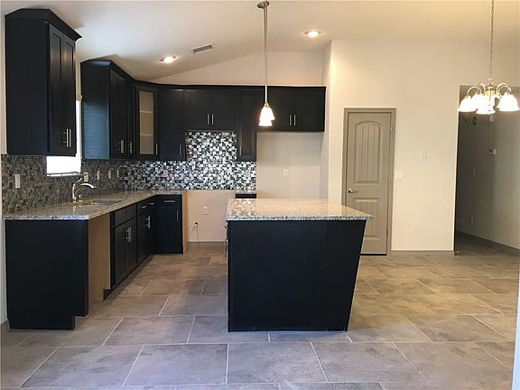 5th image of 14804 Hunters Grove Ave
