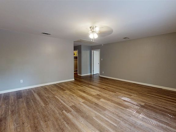 2nd image of 11 Juniper Ln