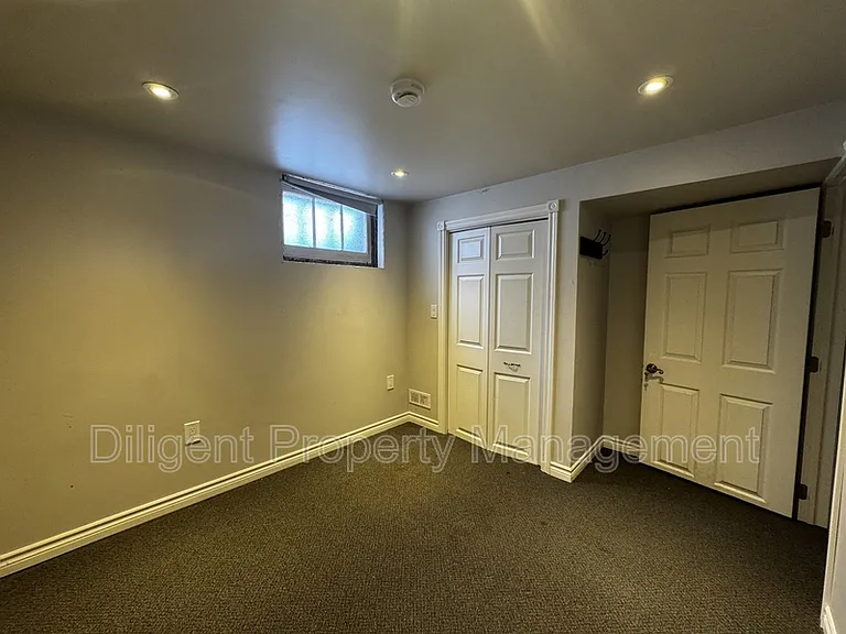 180 Dumble Ave — Photo 23