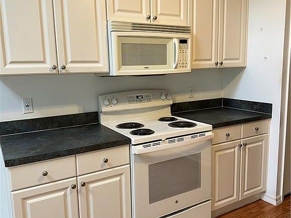 4th image of 3740 45th AVE NE