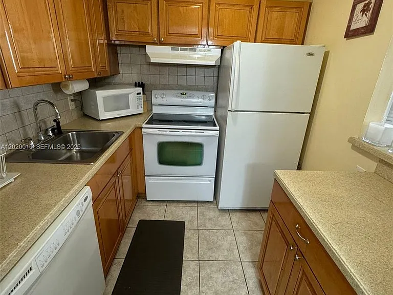 221 Kent M #221 — Photo 20