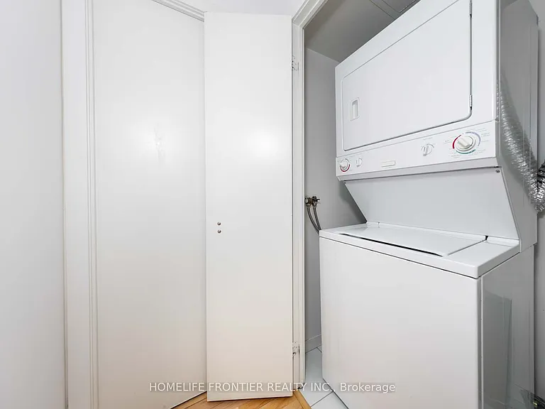 65 Bremner Blvd #2111 — Photo 4