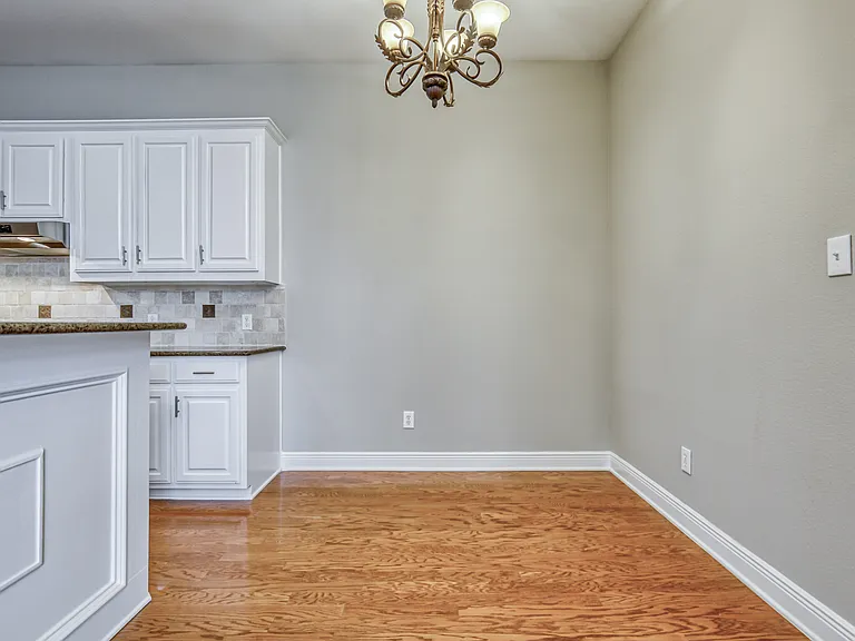 6533 Riveredge Dr — Photo 20