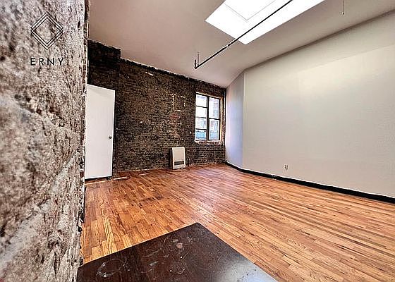 5th image of 1131 Myrtle Ave #202