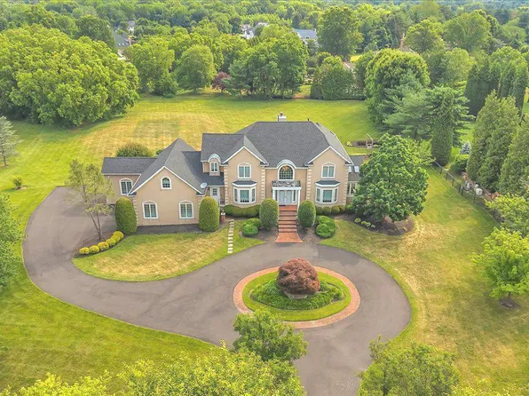 735 Hartford Rd, Moorestown, NJ 08057