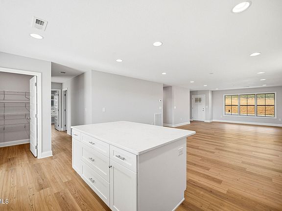 3rd image of 167 New Hope Rd