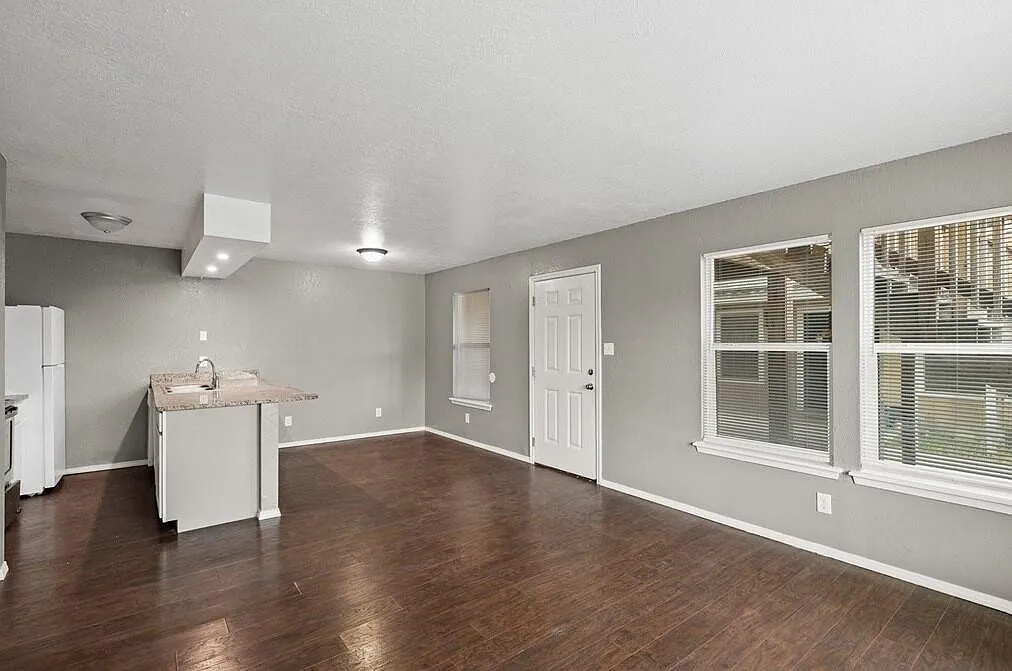 2 bed, 2.0 bath, 850 sqft, $1,000 — Photo 4