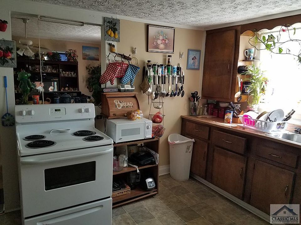 2nd image of 33 Wade St