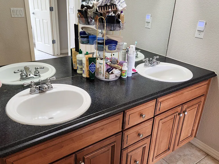 MASTER BATH VANITY UPPER LEVEL