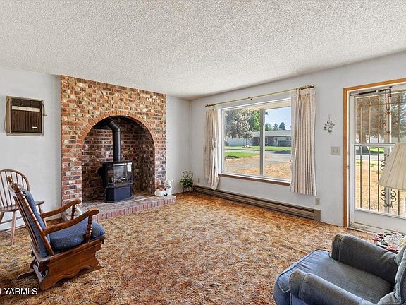 4th image of 230 Sherry Ave