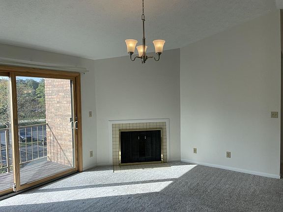 2nd image of 5981 Meadowcreek Dr #11