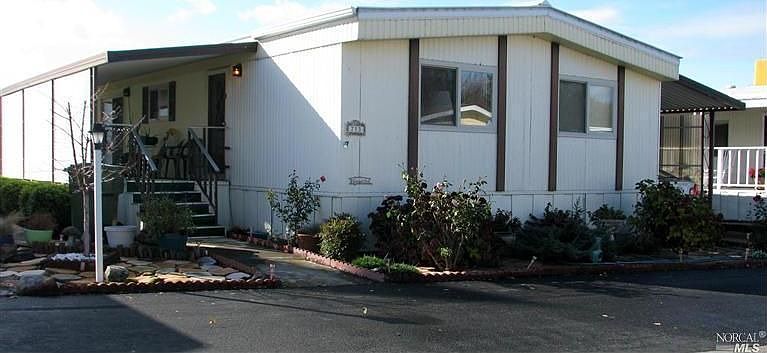 1st image of 713 Sequoia St