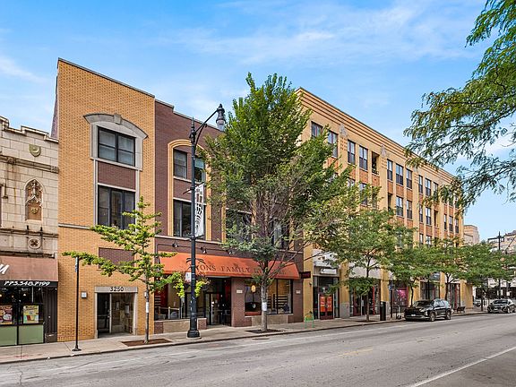 2nd image of 3250 N Lincoln Ave APT C