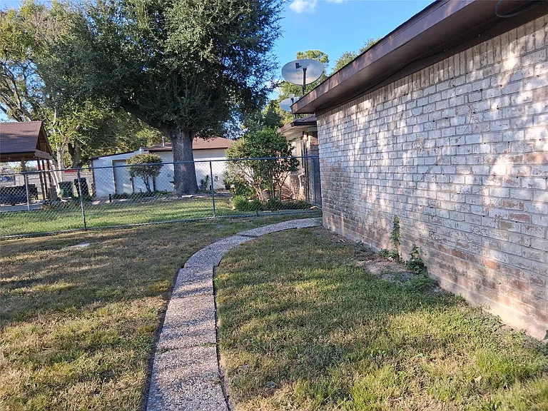 7515 Brush Wood Dr — Photo 4