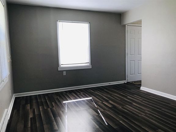 2nd image of 809 Renrose Ave