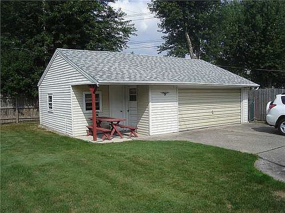 3rd image of 30 Terry Ln