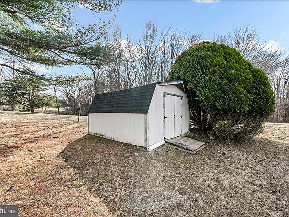 5th image of 643 King Row Rd