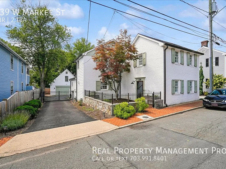 239 W Market St