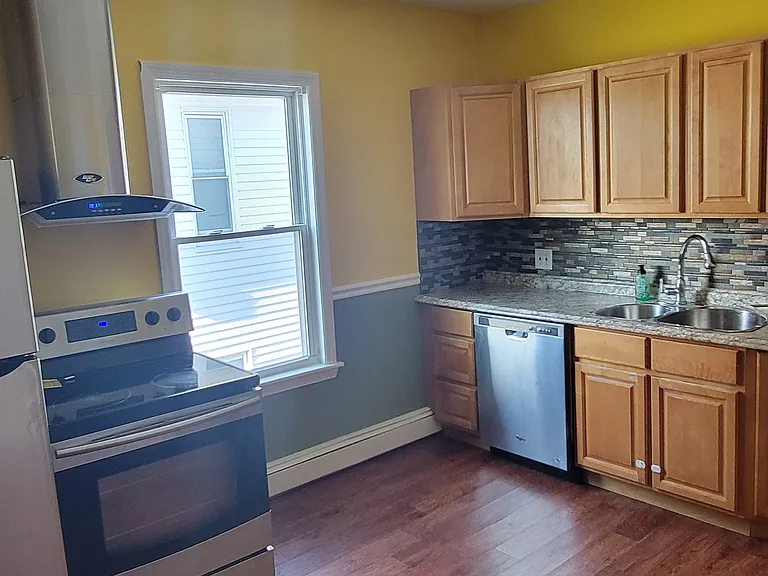 14 Myrtle St #2 — Photo 7