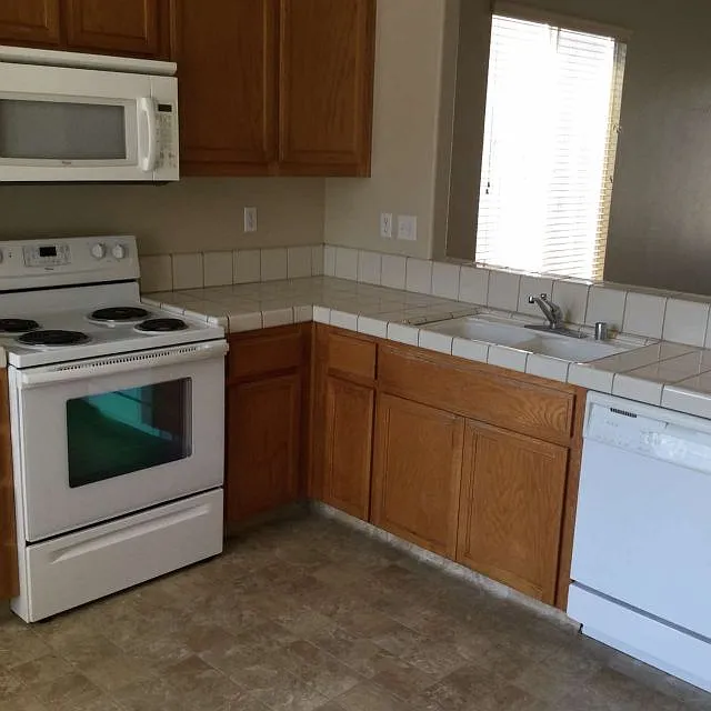 3 bed, 1512 sqft, $2,395 — Photo 3